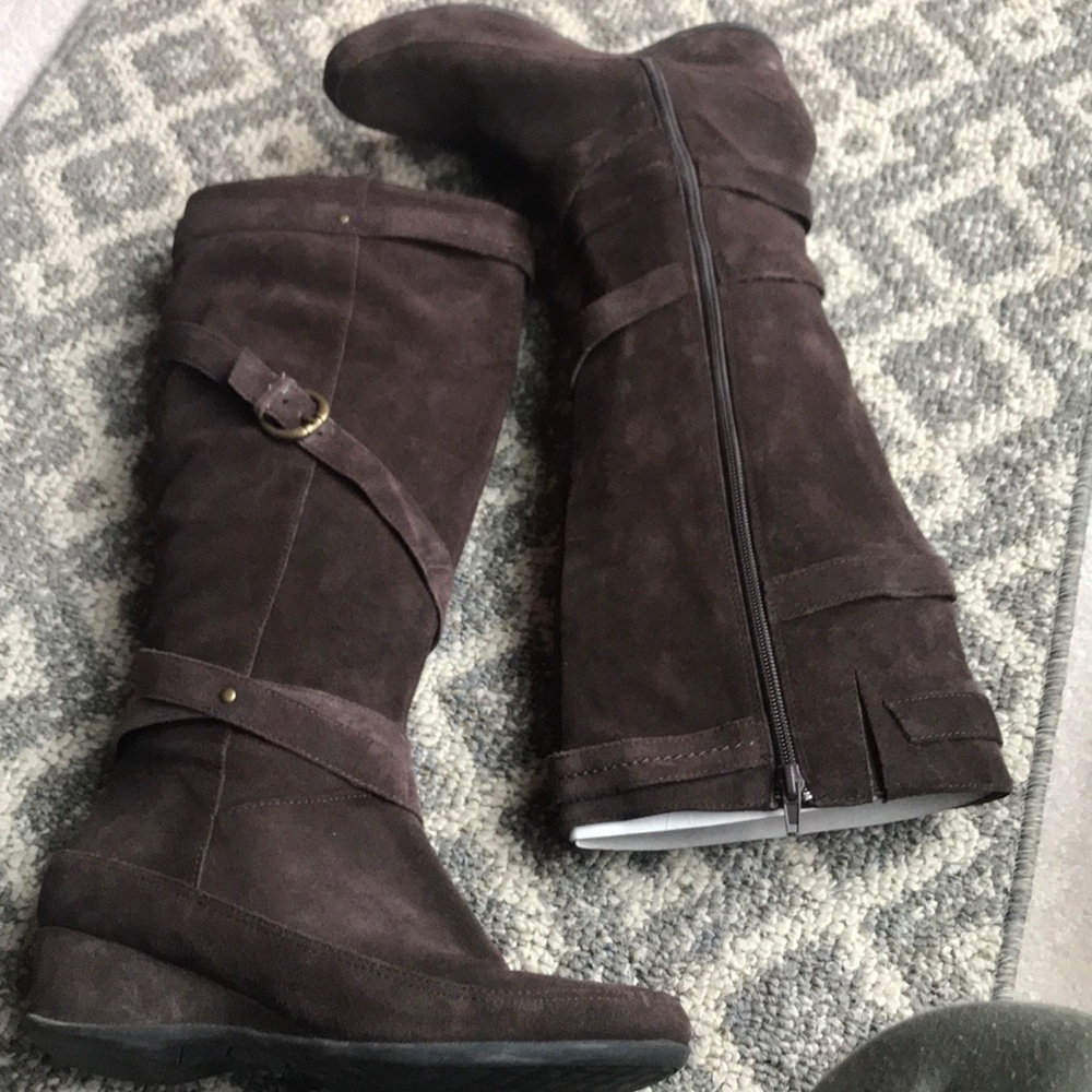 Me too suede boots